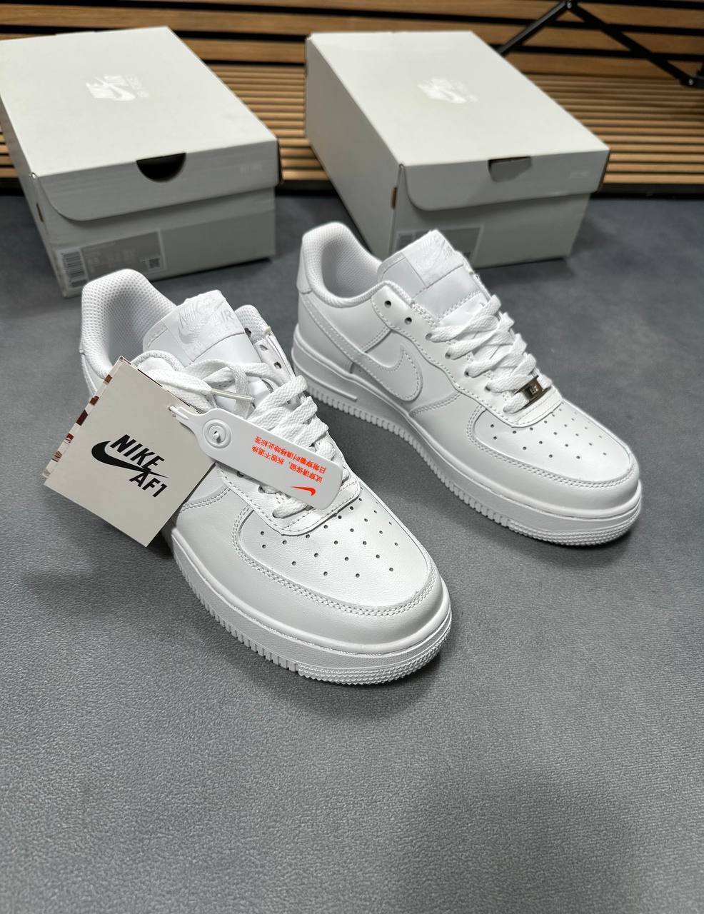 WOMENS AIR FORCE 1 COME WITH BOX ETC am0705