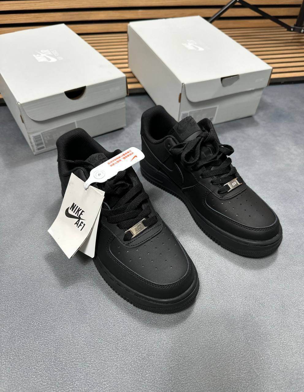 WOMENS AIR FORCE 1 COME WITH BOX ETC am0705
