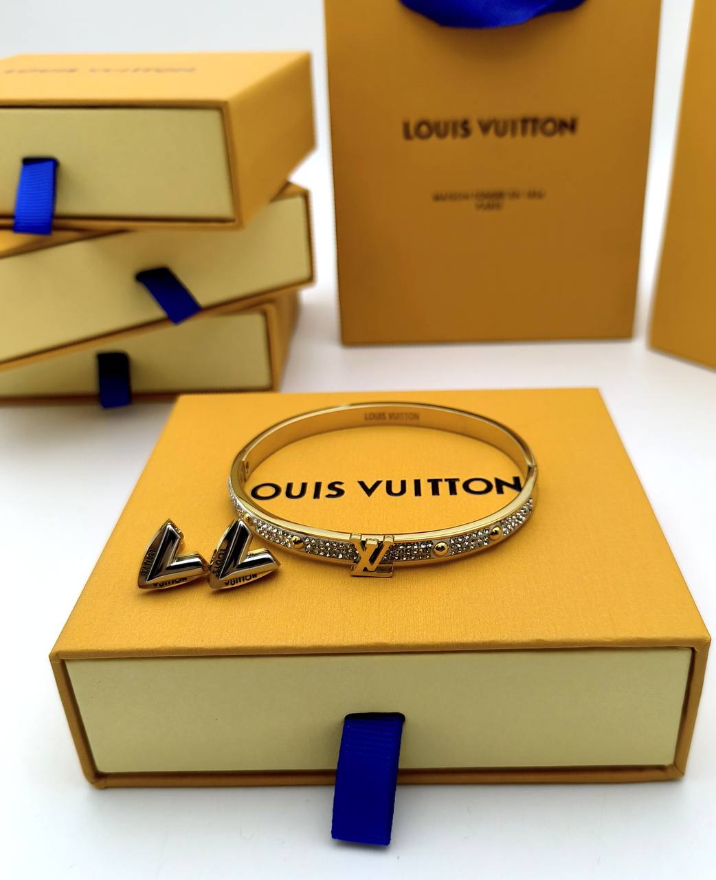 LV BRACLET AND EARING SET am1907