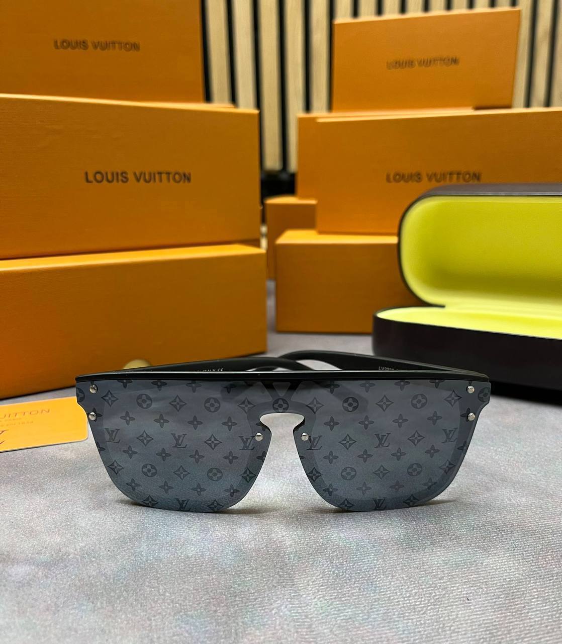 MENS LV SUNGLASSES am1907