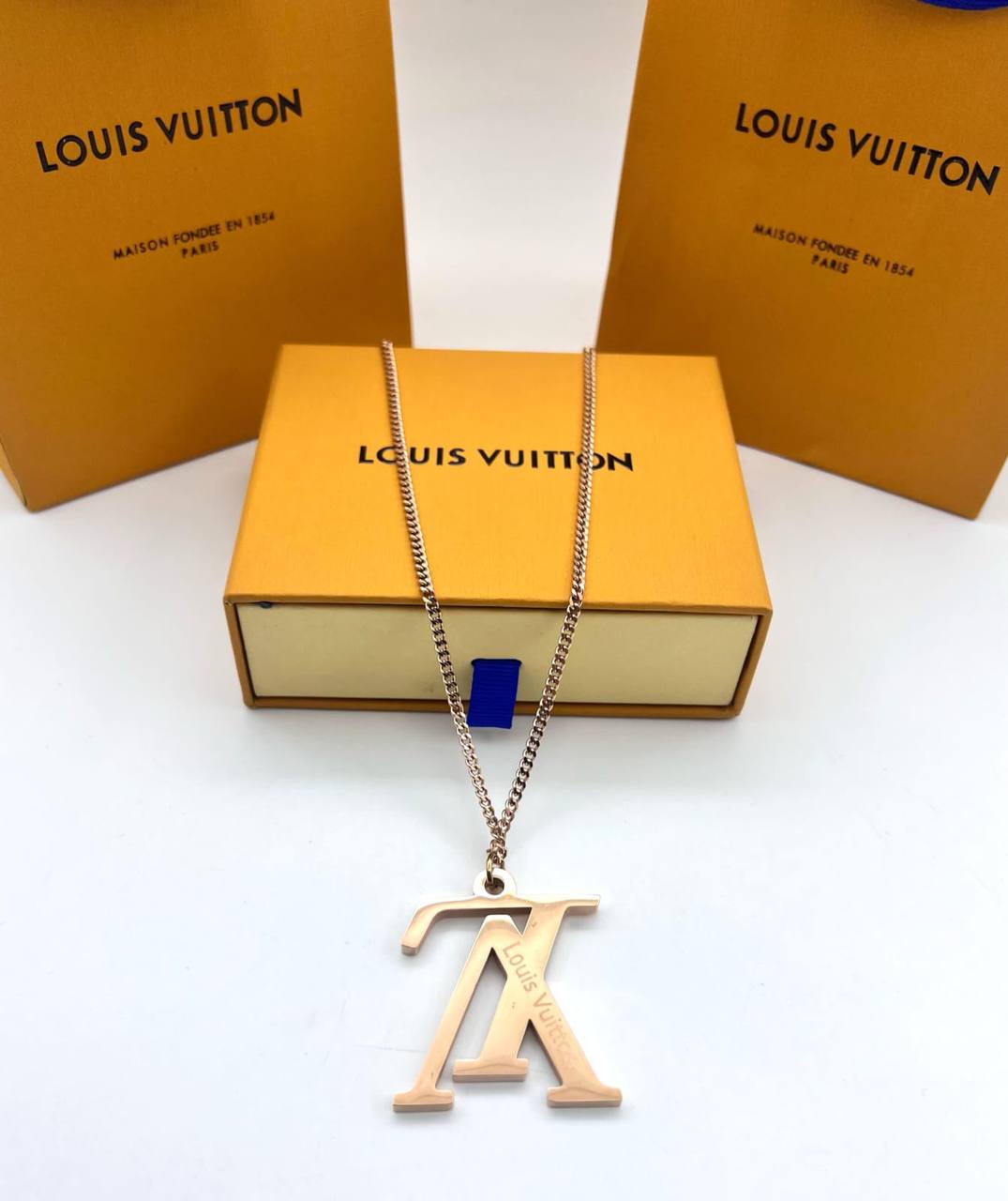 Lv necklace with box and carrier bag sa0805