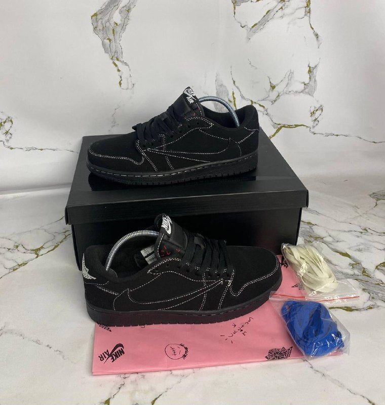 AIR JORDA 1 LOW X TRAVI SCOT TRAINER COME WITH BOX ETC am0805