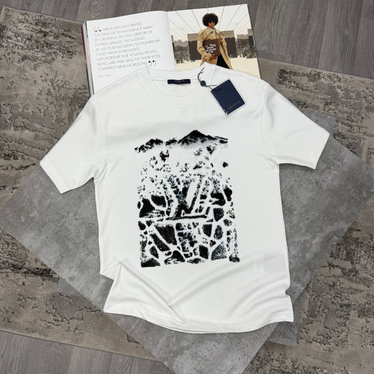 SUPER CLON LV TEE jay3006
