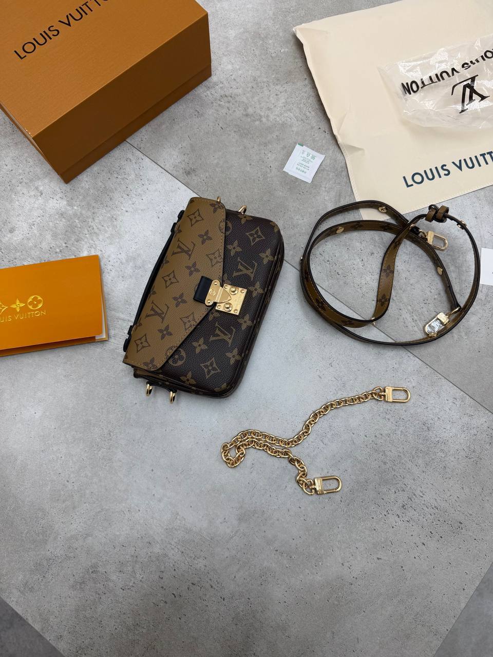 SUPER CLON LV BAG COME WITH BOX ETC am1808