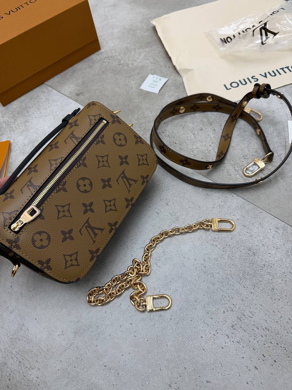 SUPER CLON LV BAG COME WITH BOX ETC am1808