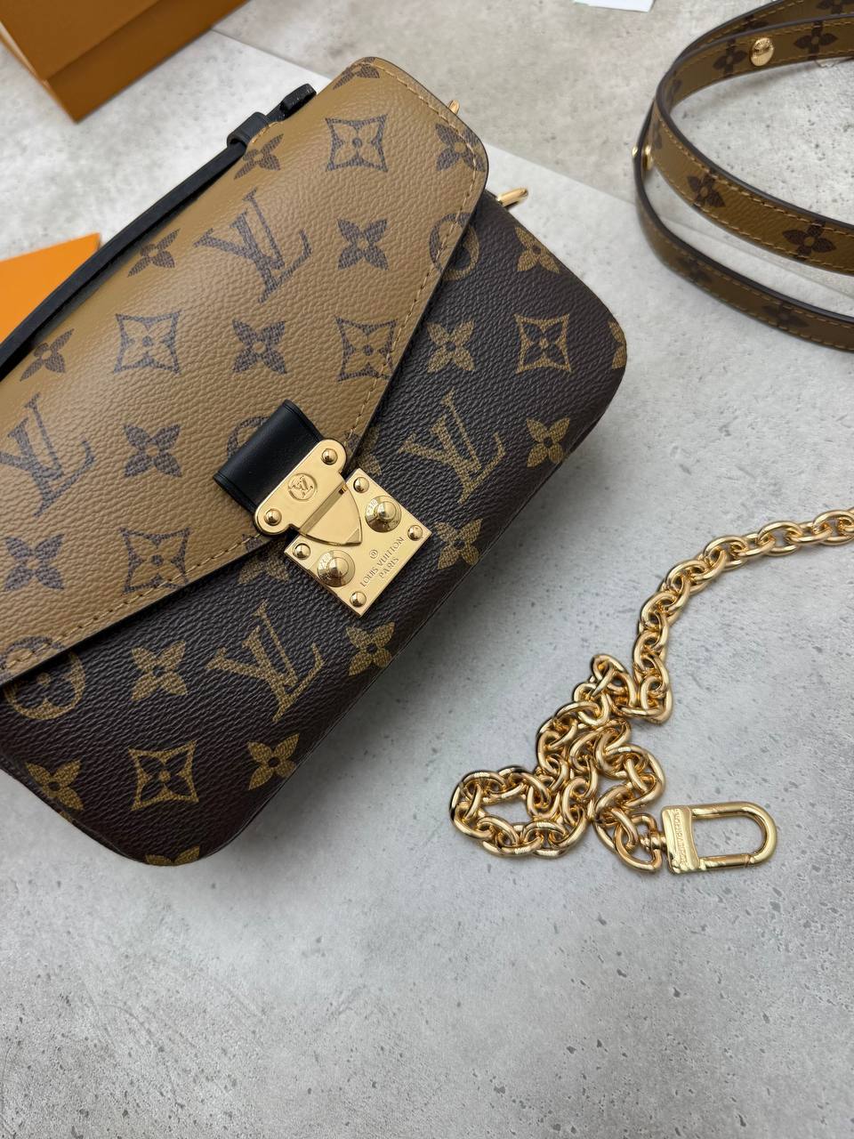 SUPER CLON LV BAG COME WITH BOX ETC am1808