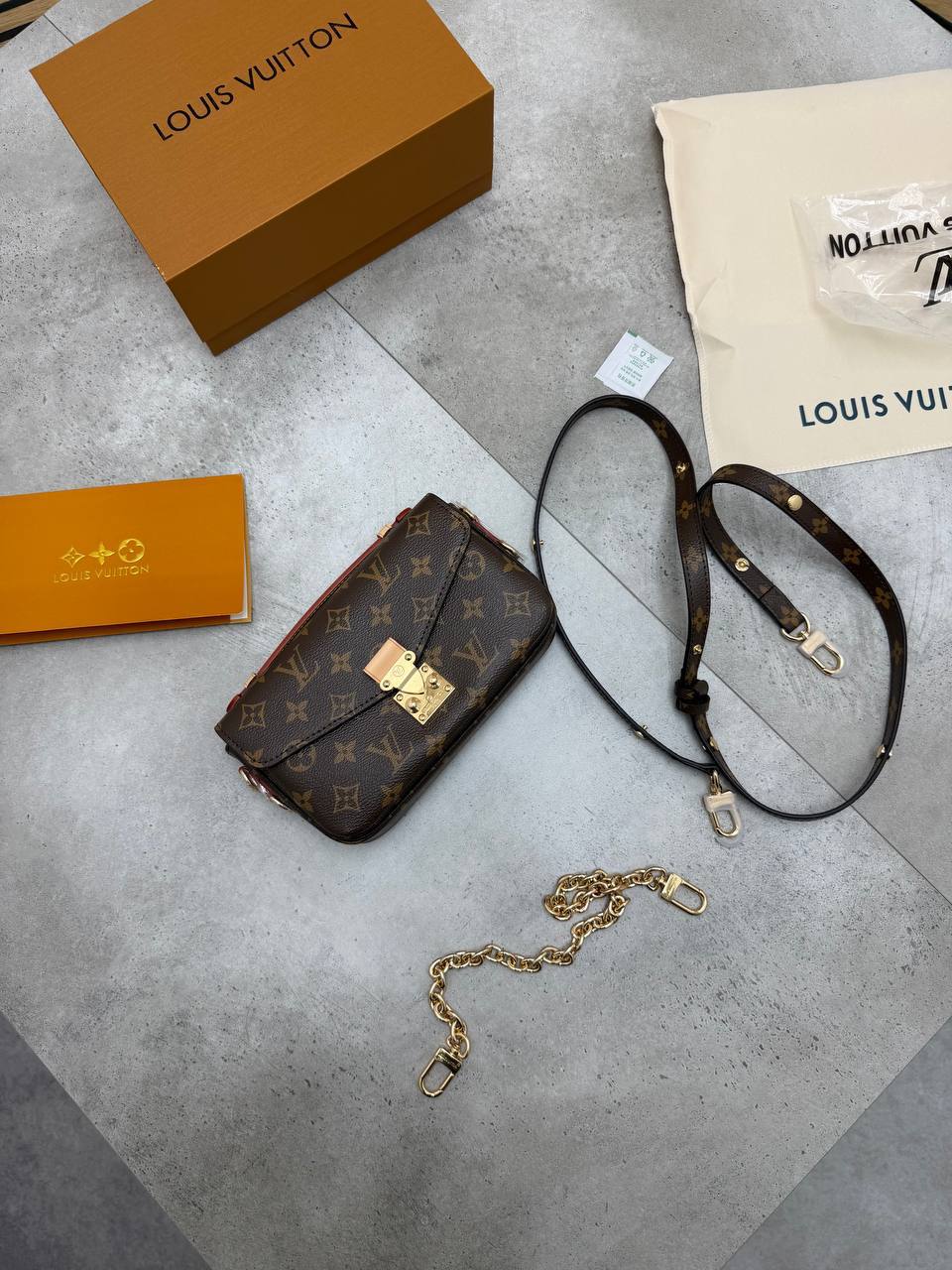 SUPER CLON LV BAG COME WITH BOX ETC am1808