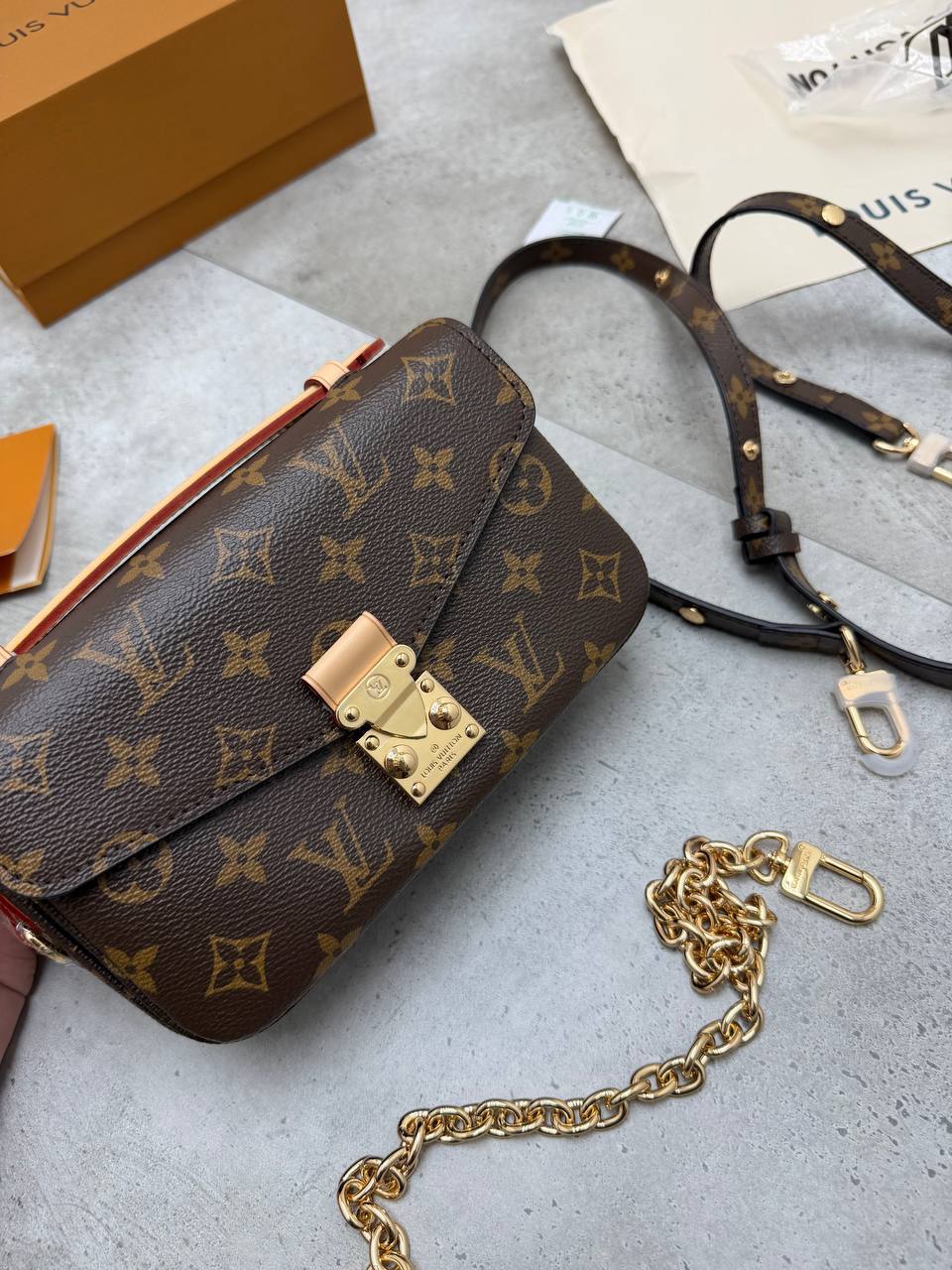 SUPER CLON LV BAG COME WITH BOX ETC am1808