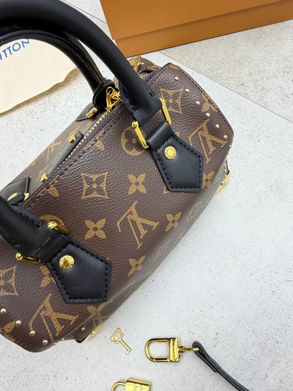 SUPER CLON LV BAG COME WITH BOX ETC am1808
