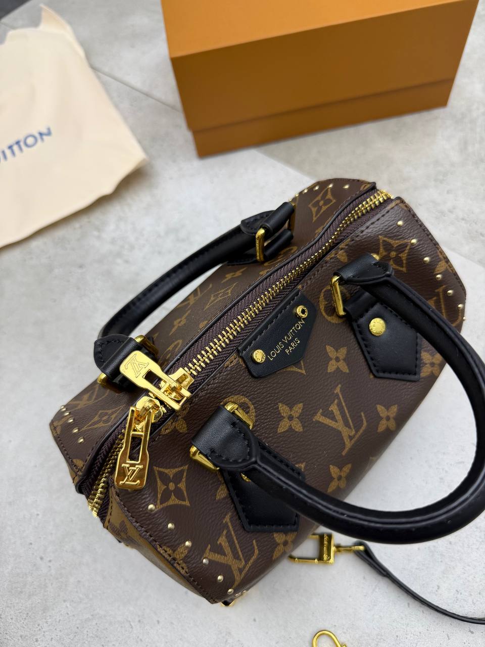 SUPER CLON LV BAG COME WITH BOX ETC am1808