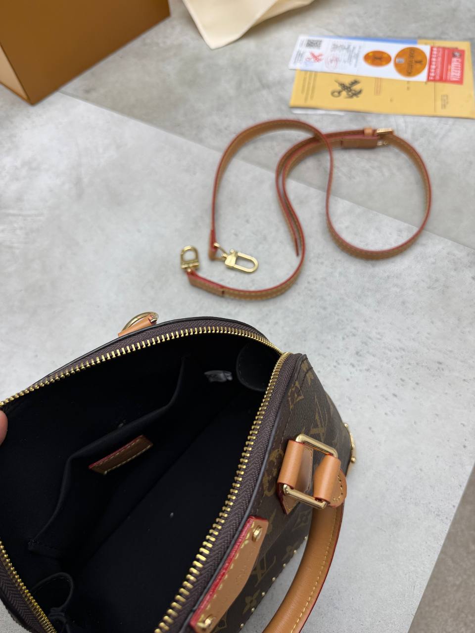 SUPER CLON LV BAG COME WITH BOX ETC am180