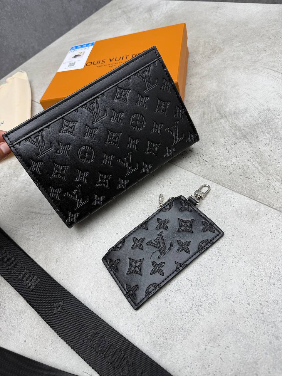 MENS LV BAG COME WITH BOX ETC am2108