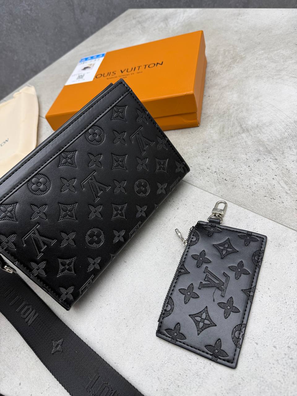 MENS LV BAG COME WITH BOX ETC am2108