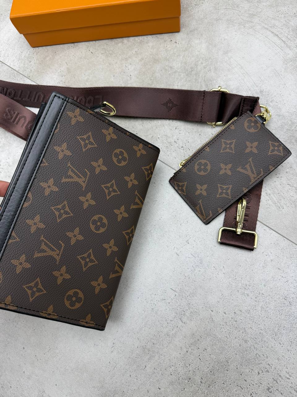 MENS LV BAG COME WITH BOX ETC am2108