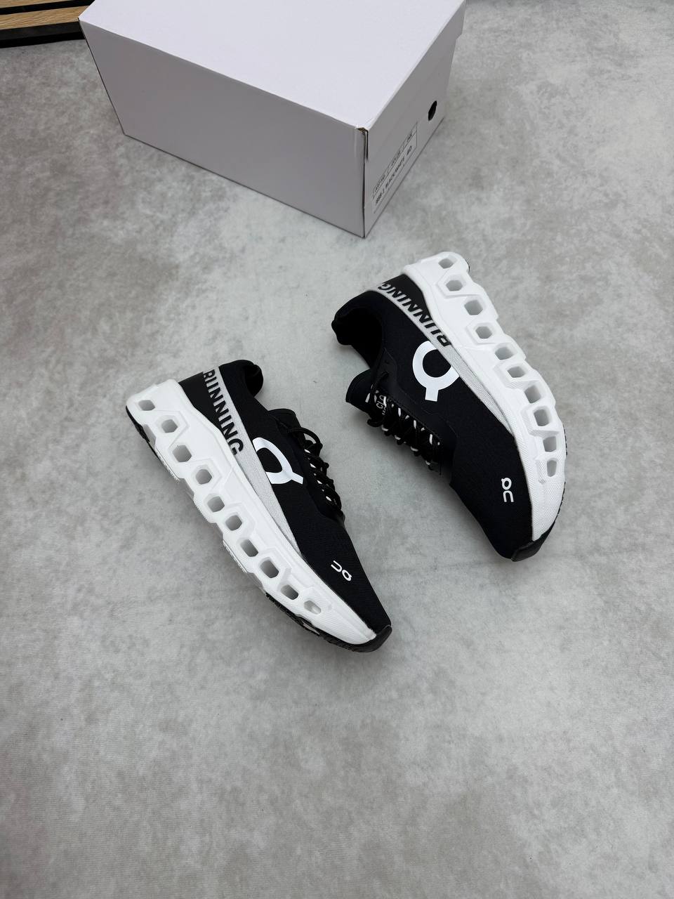 MENS ONCLOUD TRAINERS am0108