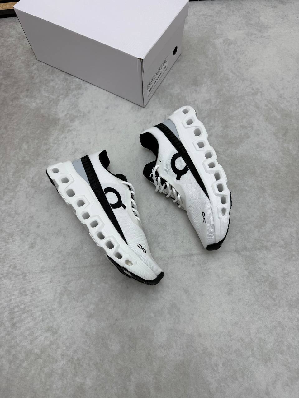 MENS ONCLOUD TRAINERS am0108