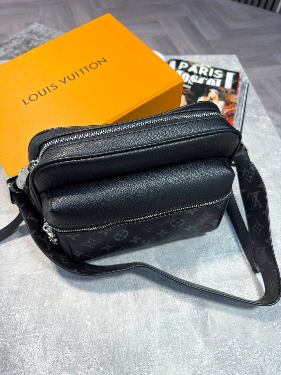Super Clon  Lv Mens Bag  Boxed and Packaged aj2408
