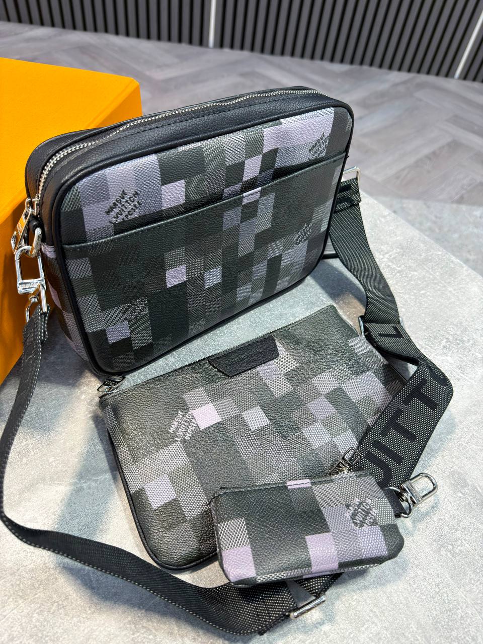 Super Clon Lv Mens Bag  Boxed and Packaged aj2408