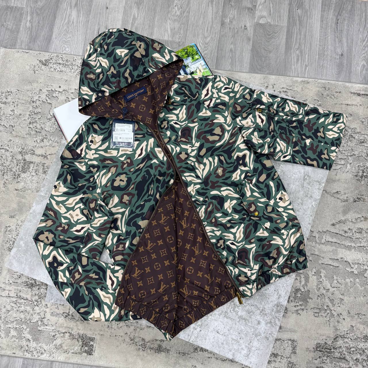 SUPER CLON LV MONOGRA REVERSIBL WINDBREAKER jay1507