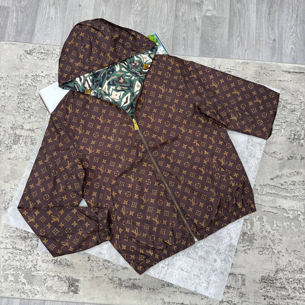 SUPER CLON LV MONOGRAM REVERSIBLE WINDBREAKER jay3006