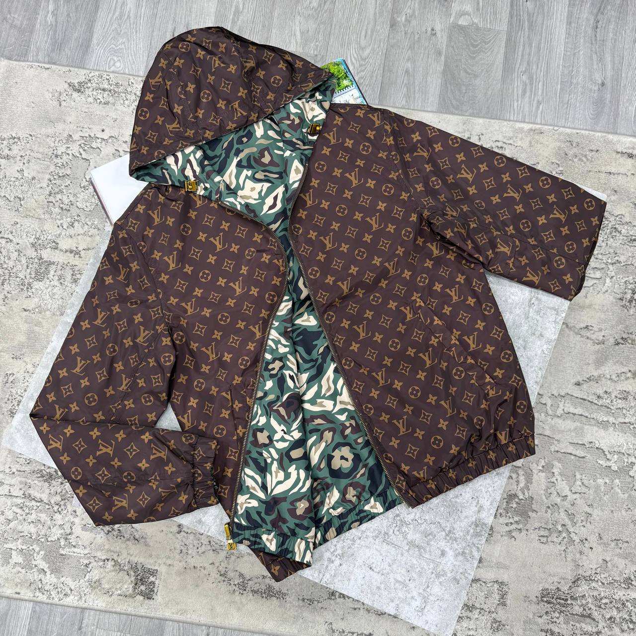 SUPER CLON LV MONOGRAM REVERSIBLE WINDBREAKER jay3006