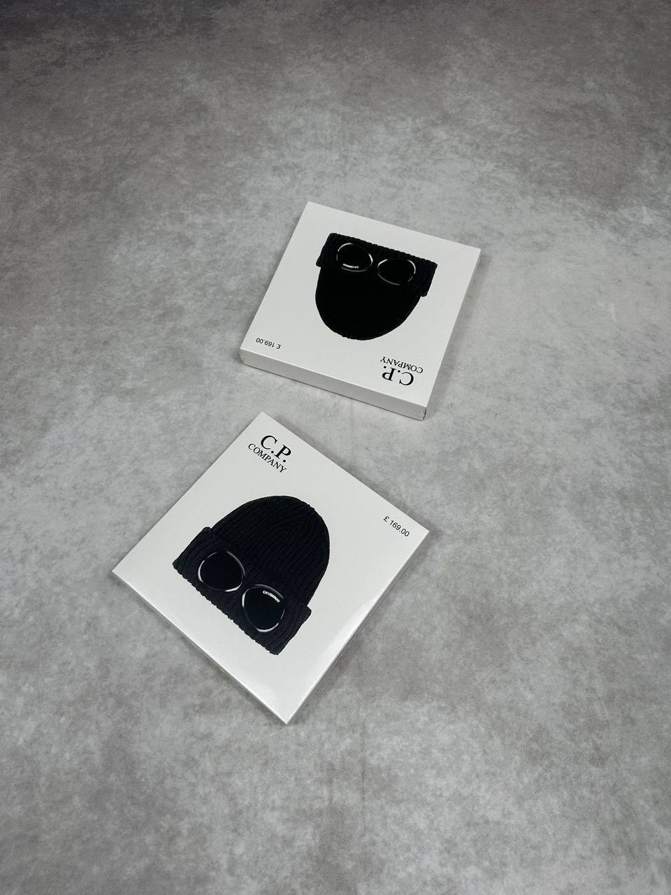 C.P COMPANY HAT COME WITH BOX am2808