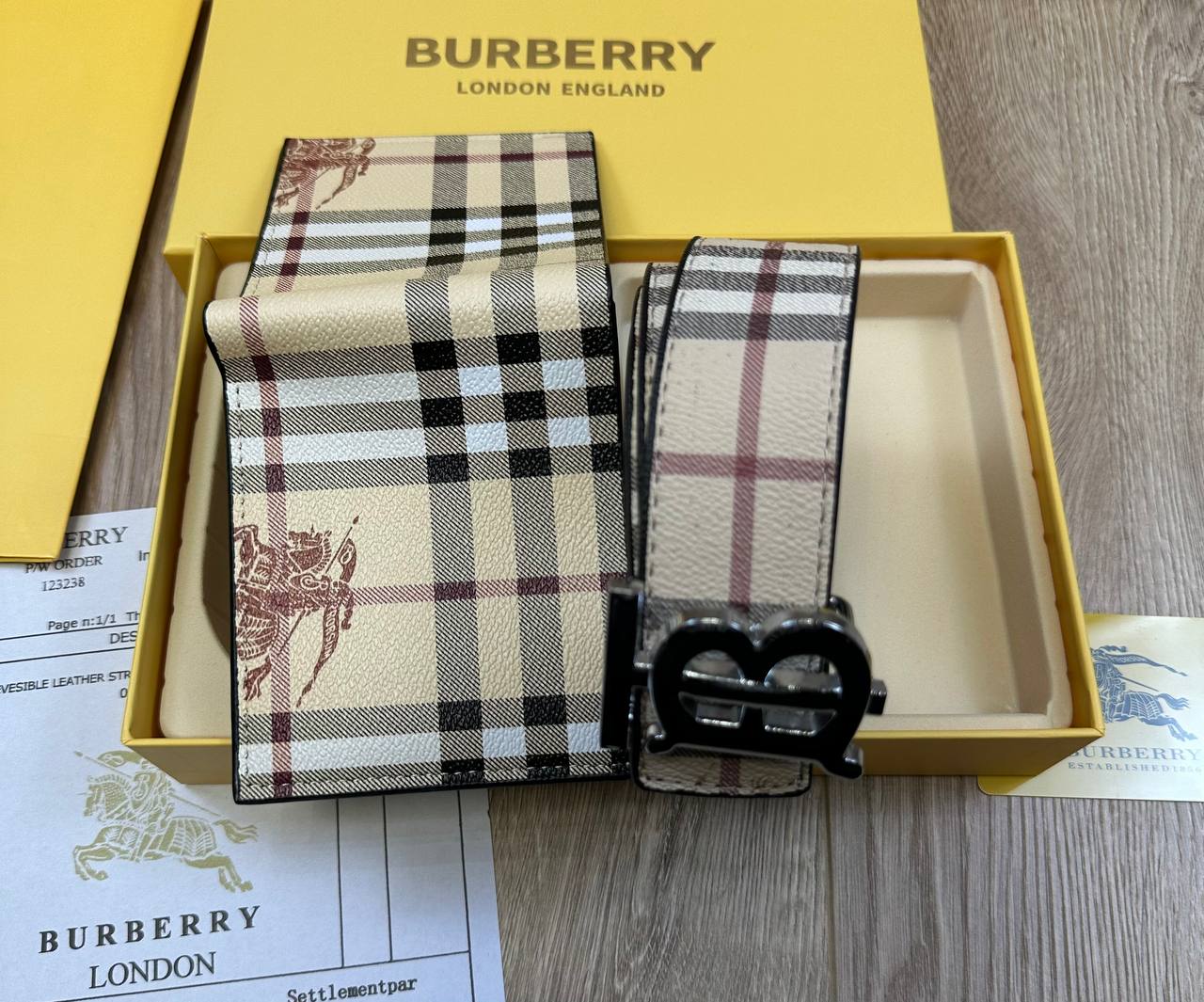 BURBERR BELT AND WALLET SET COMES WITH BOX & PAPERWORK to2708