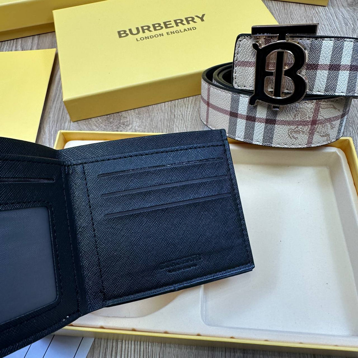 BURBERR BELT AND WALLET SET COMES WITH BOX & PAPERWORK to2708