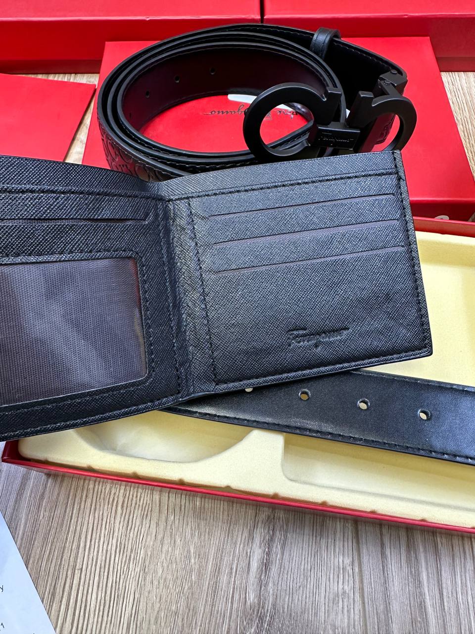 SALVATOR FERRAGAM BELT AND WALLET SET COMES WITH BOX & PAPERWORK to2708