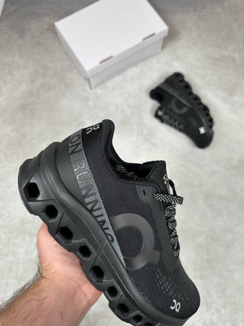 MENS ON CLOUD TRAINERS am0911