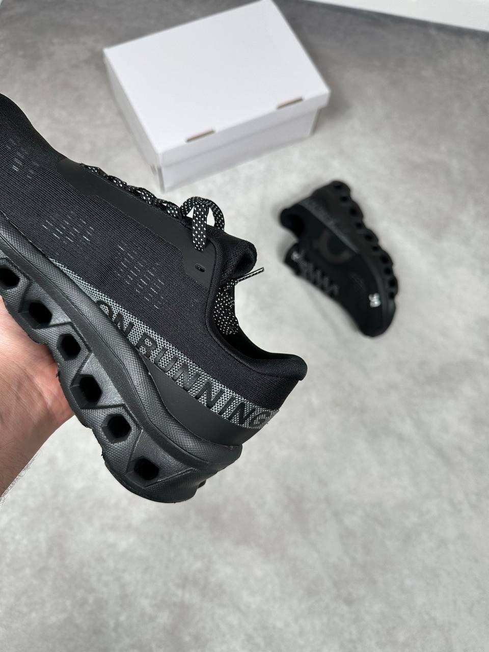 MENS ON CLOUD TRAINERS am0911