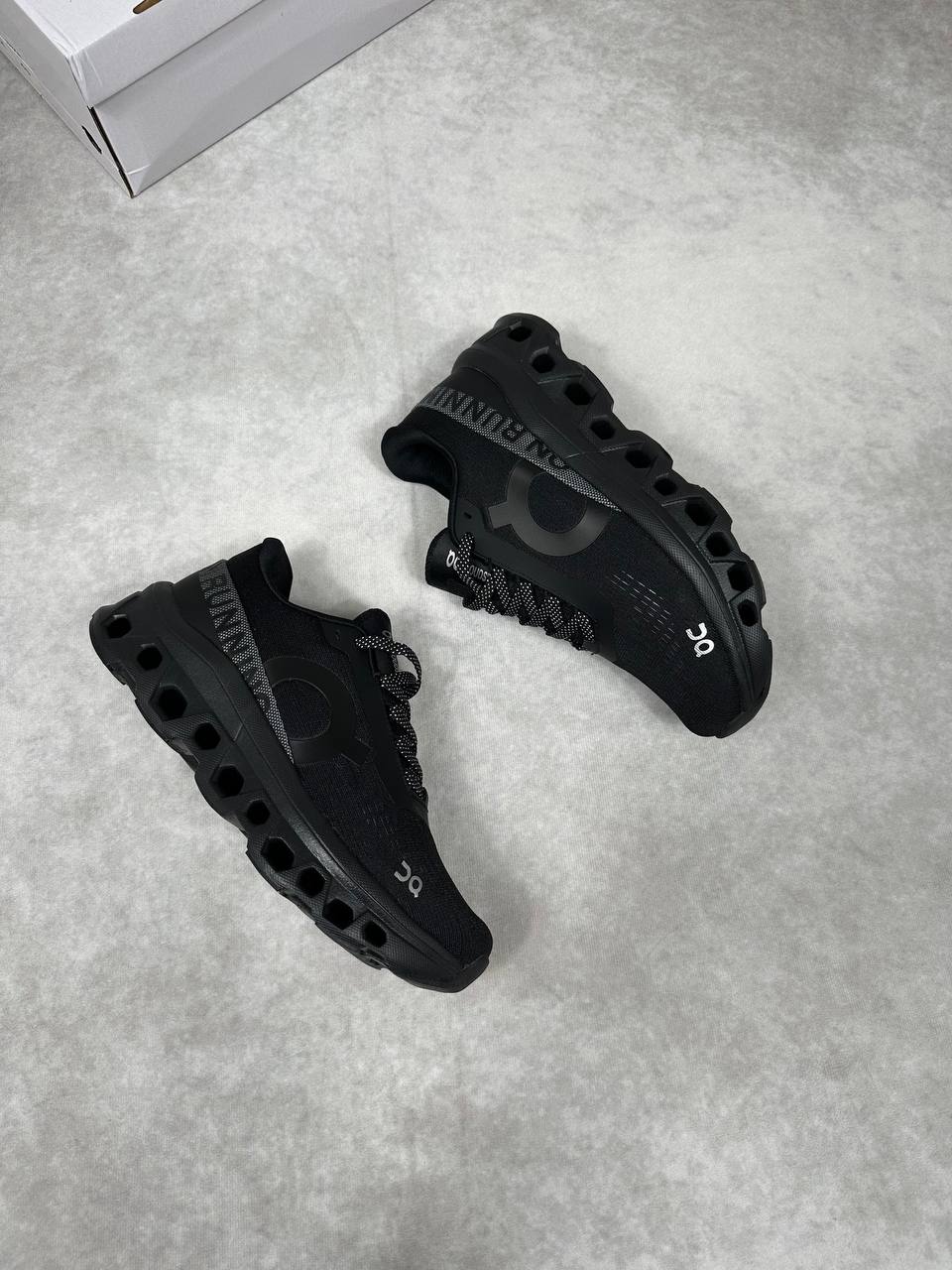 MENS ON CLOUD TRAINERS am0911