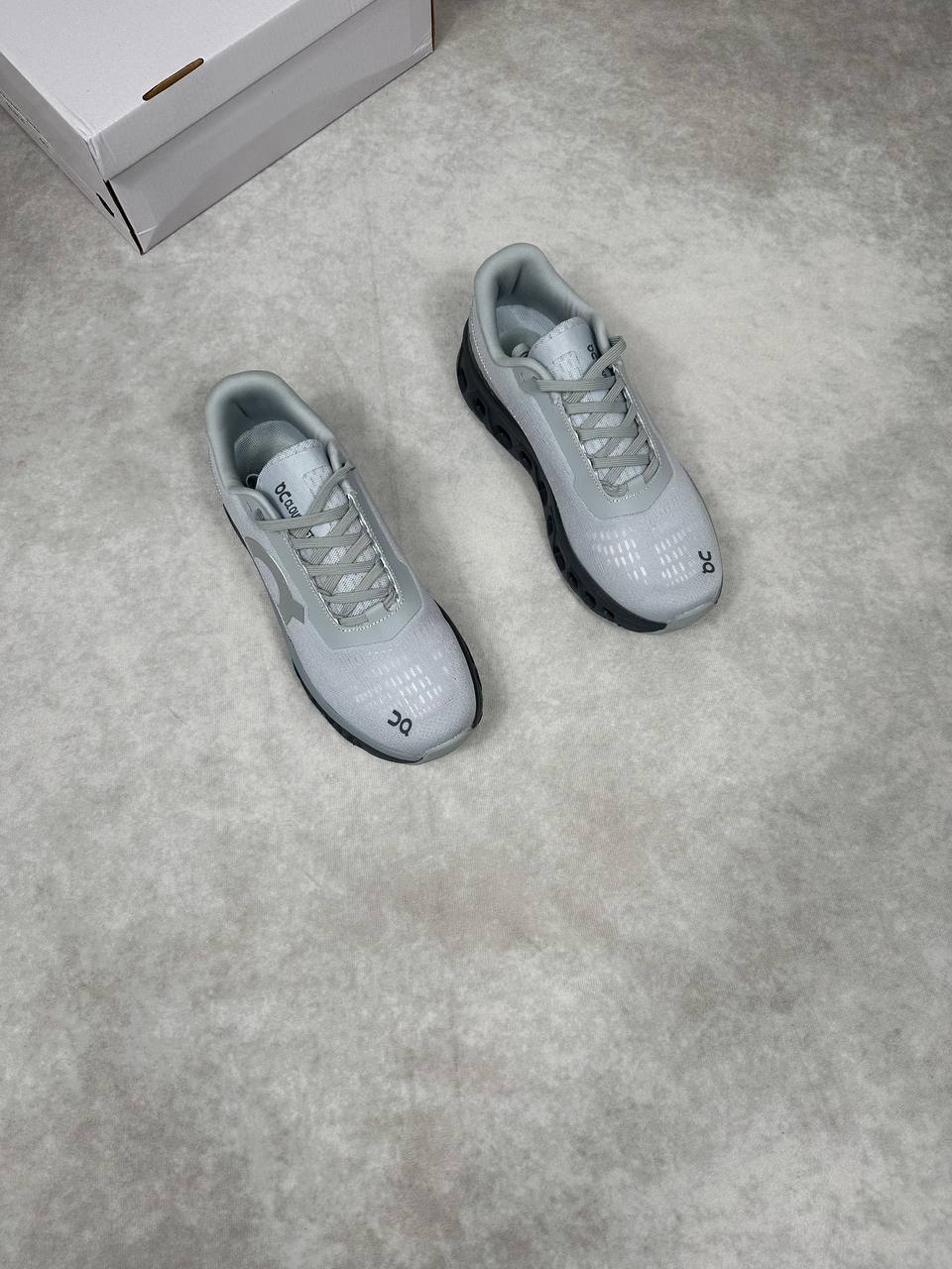 MENS ON CLOUD TRAINERS am0911