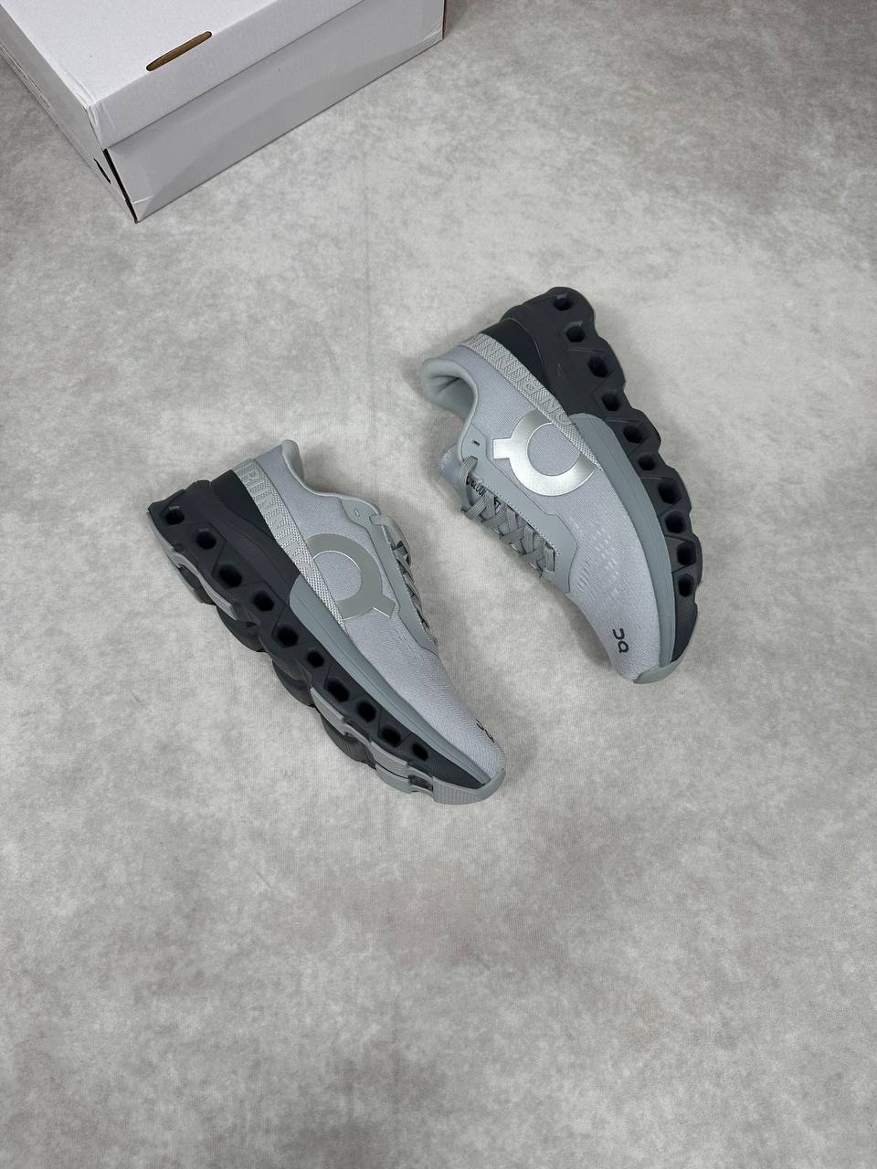 MENS ON CLOUD TRAINERS am0911