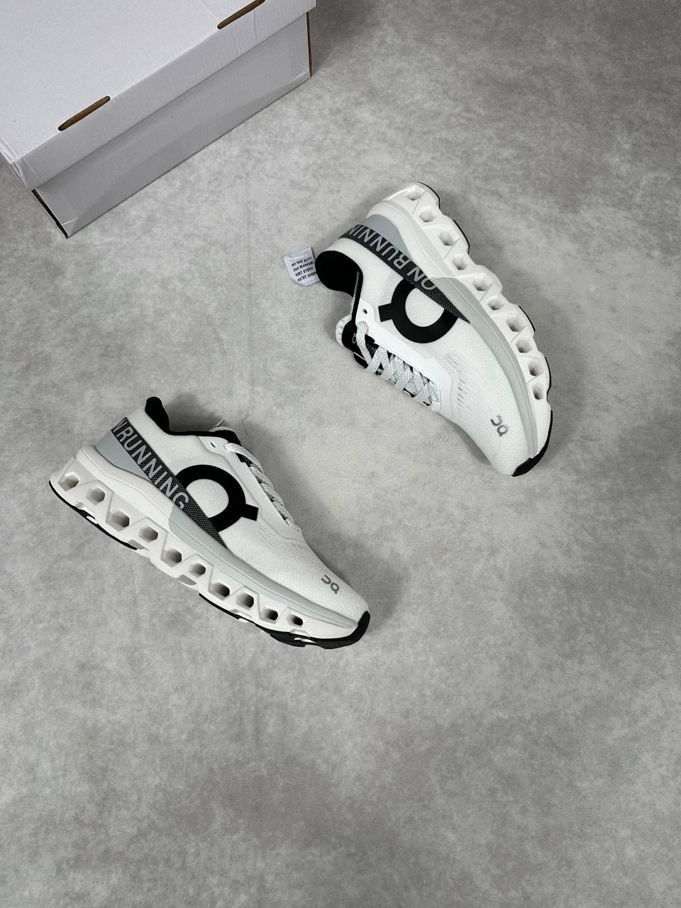 MENS ON CLOUD TRAINERS am0911