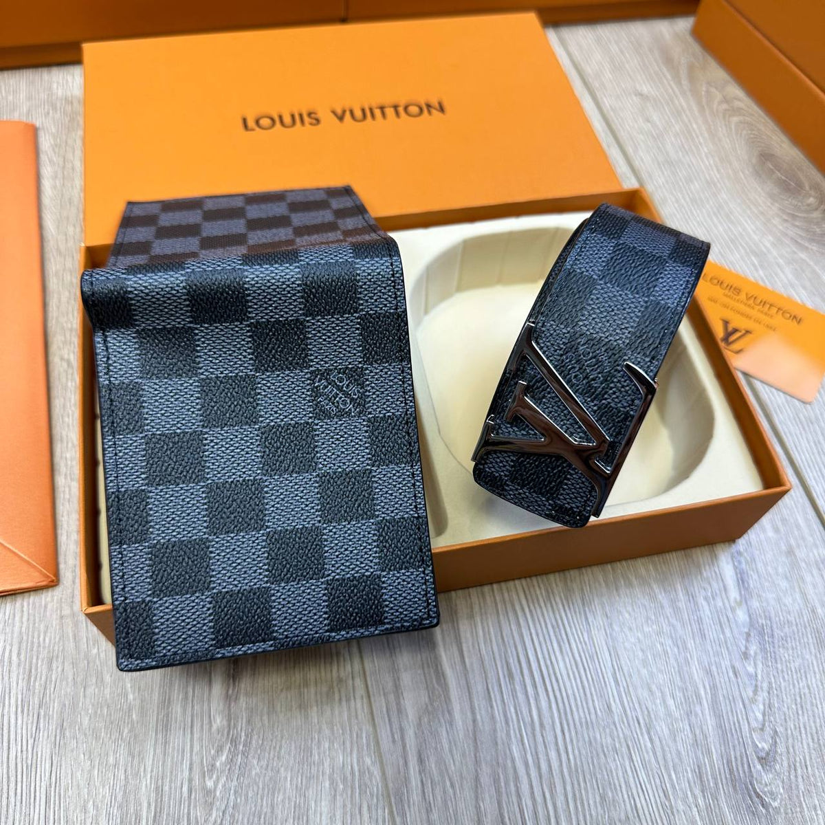 LV BELT AND WALLET SET COMES WITH BOX & PAPERWORK to2708