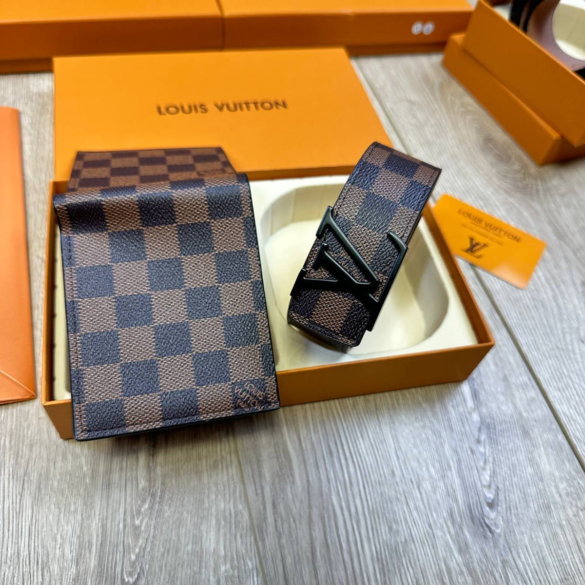 LV BELT AND WALLET SET COMES WITH BOX & PAPERWORK to2708