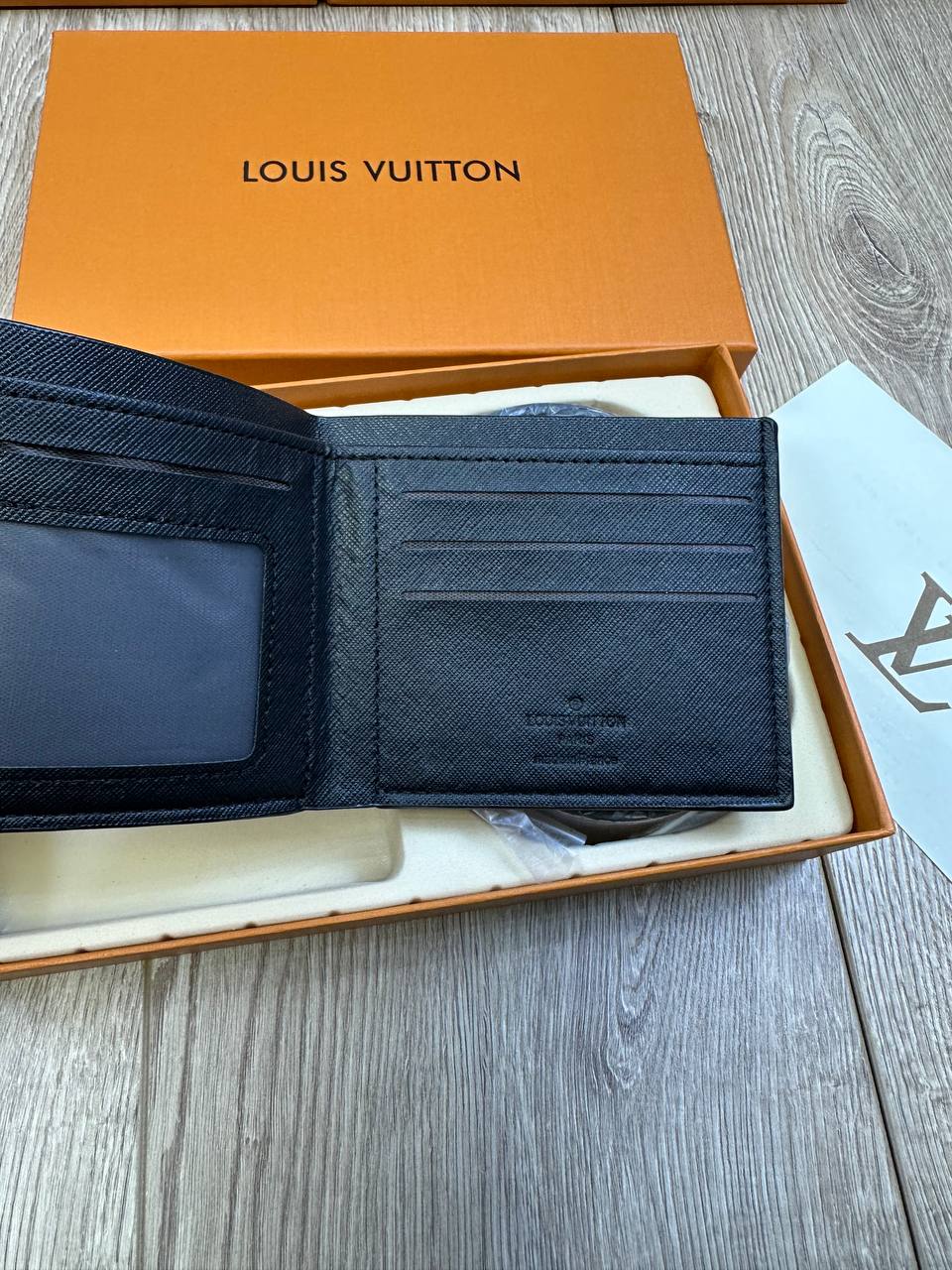 LV BELT AND WALLET SET COMES WITH BOX & PAPERWORK to2708