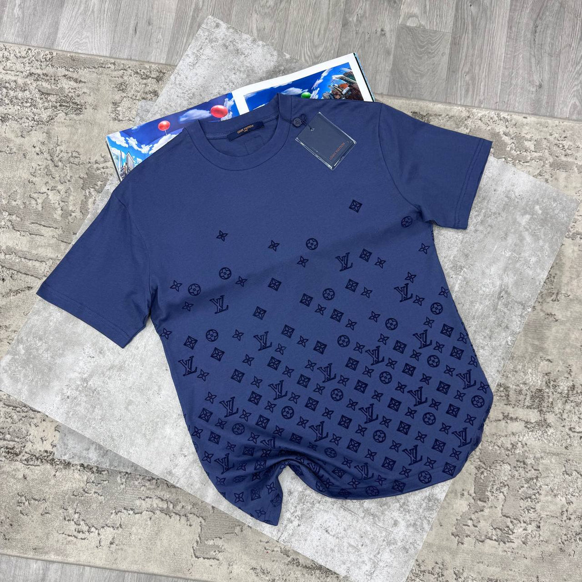 SUPER CLON LV TEE jay1909