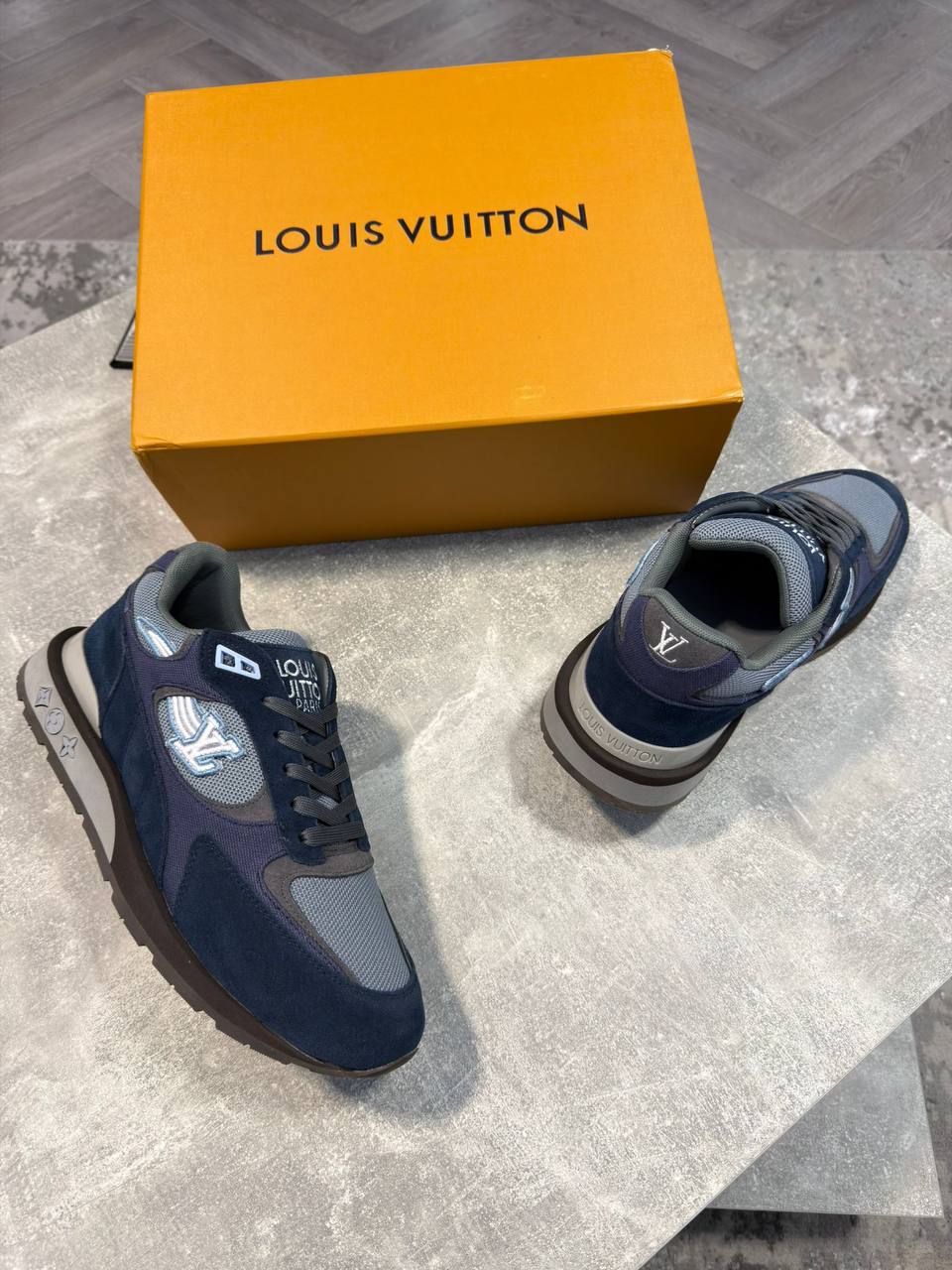 LV Sneakers   aj2808