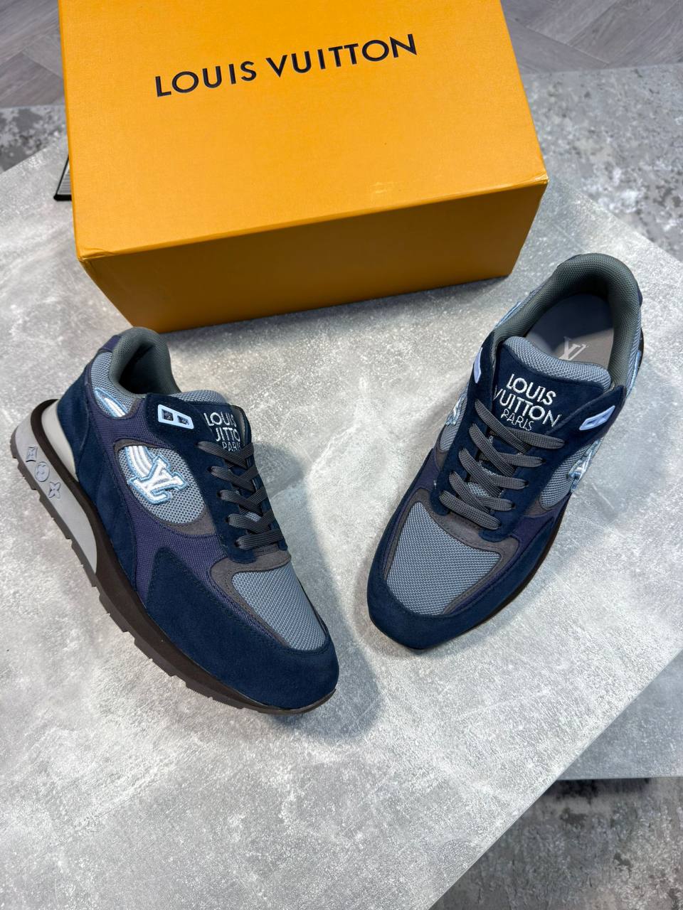 LV Sneakers   aj2808