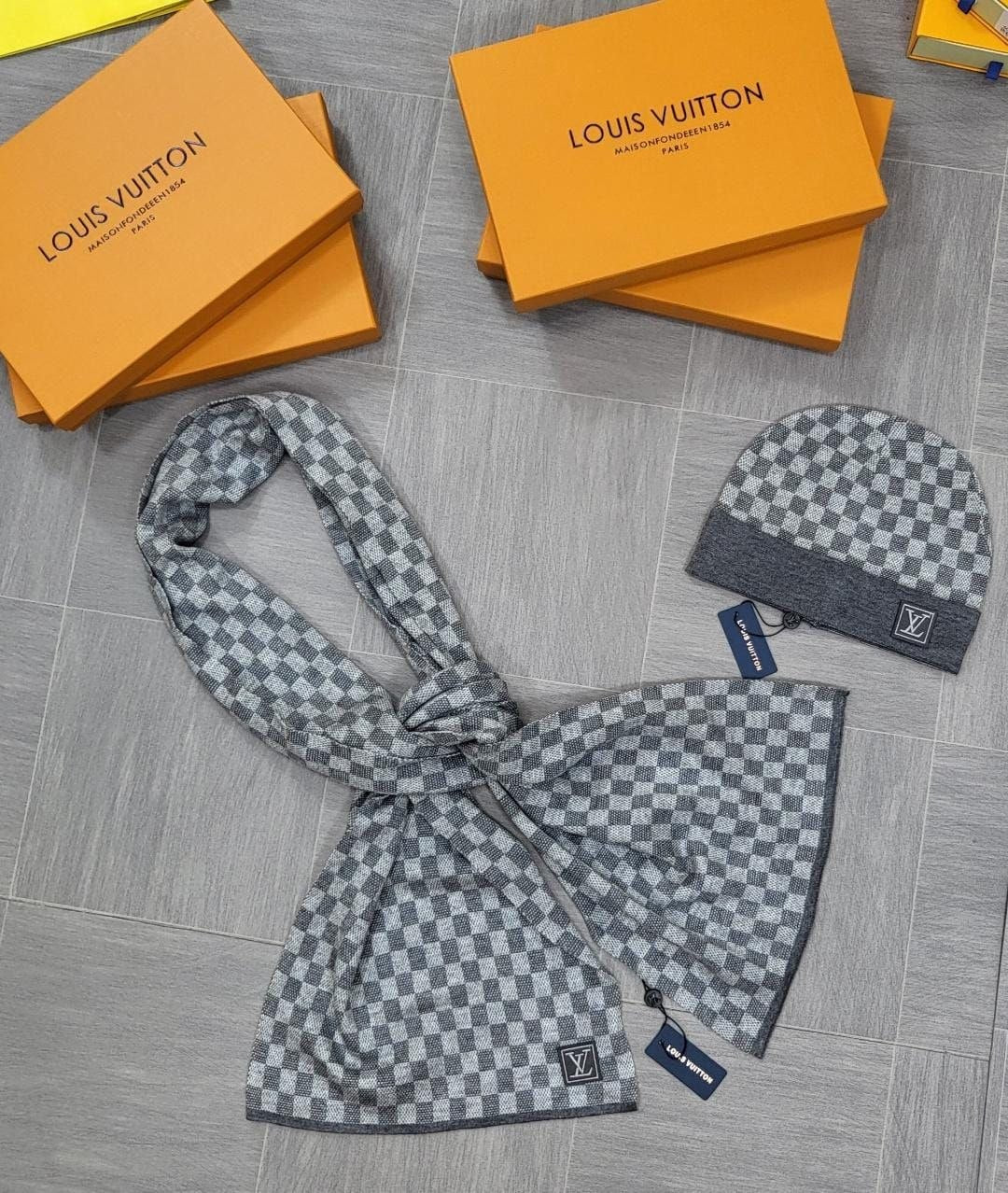 QUALITY LOUI VUITTO HAT AND SCARF SET WITH BOX 🧣 ak2808