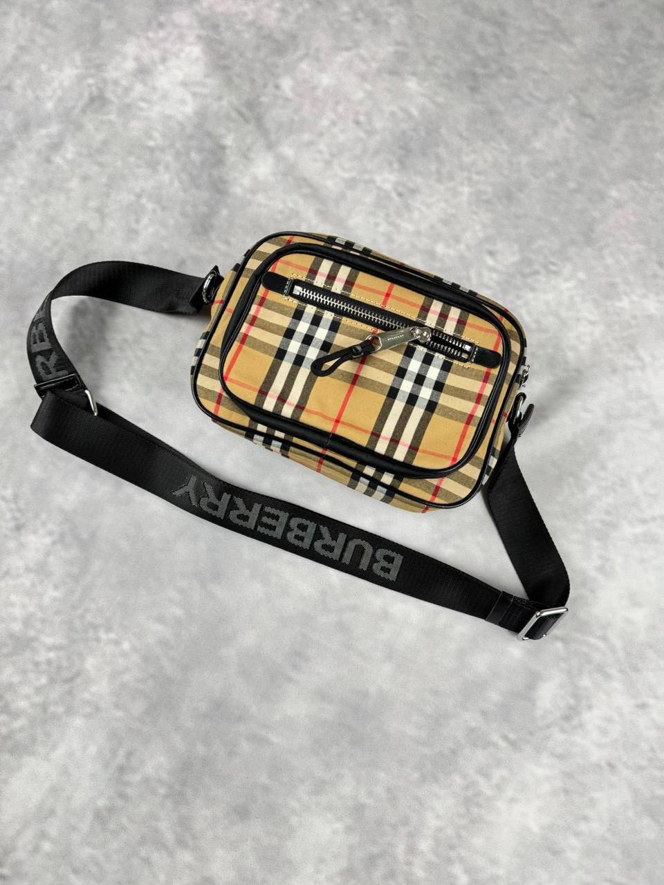 Burberr bag with dust bag jj2908