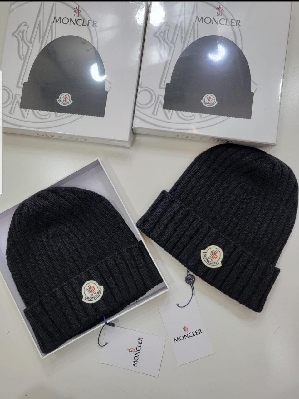 QUALITY MONCLE  BEANIE WITH BOX ak0309