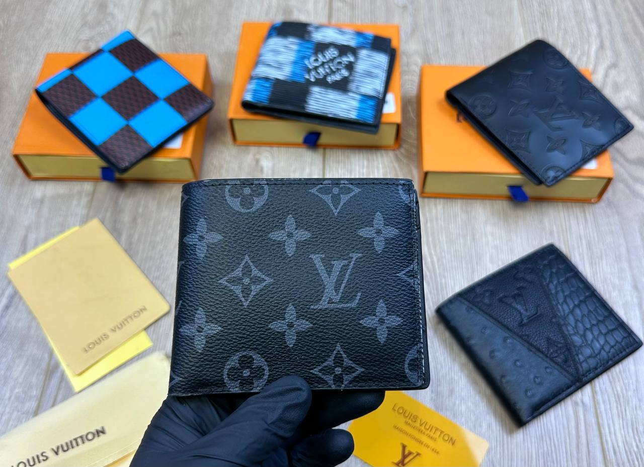 LV men’s Wallet Comes with boxes to0409