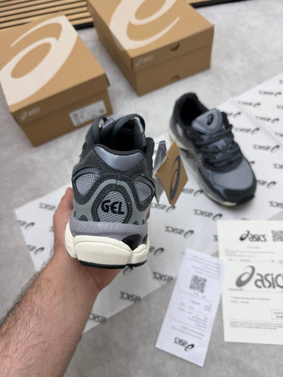 MENS ASIC GEL COME WITH BOX ETC am0409