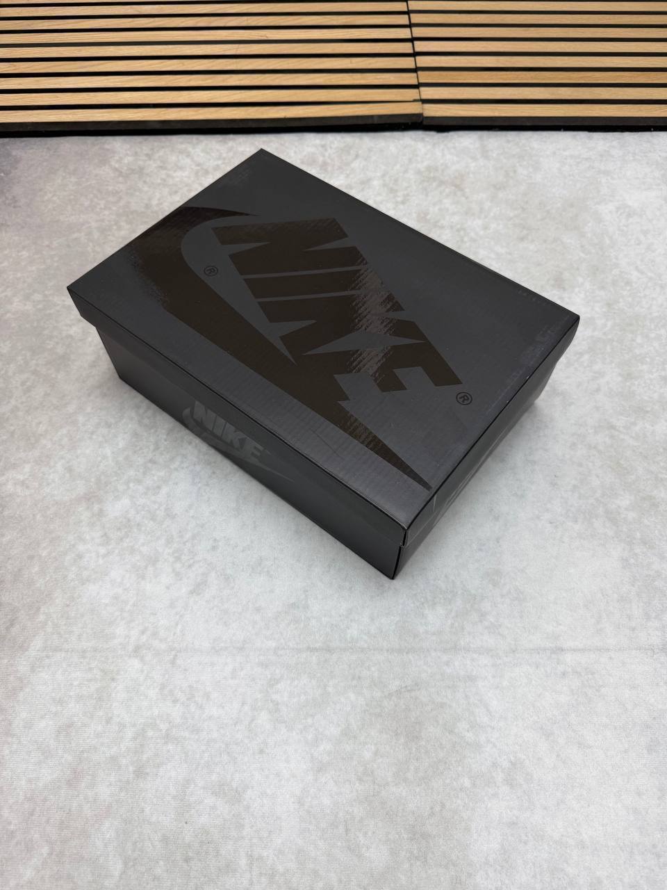 JORDA NIK TRAVIS COME WITH BOX ETC am0409
