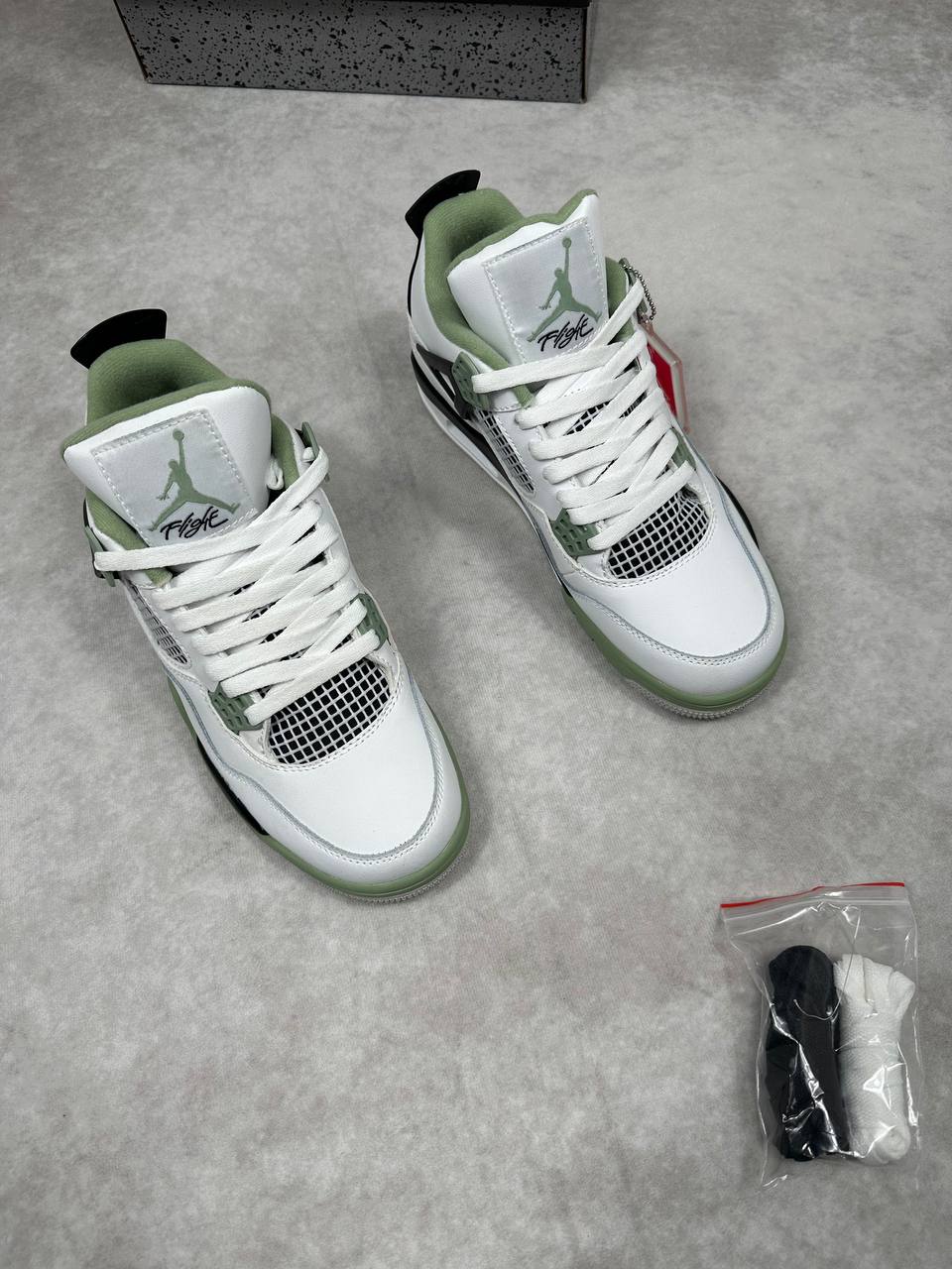 MENS NIKI JORDAN 4 COME WITH BOX ETC am1511