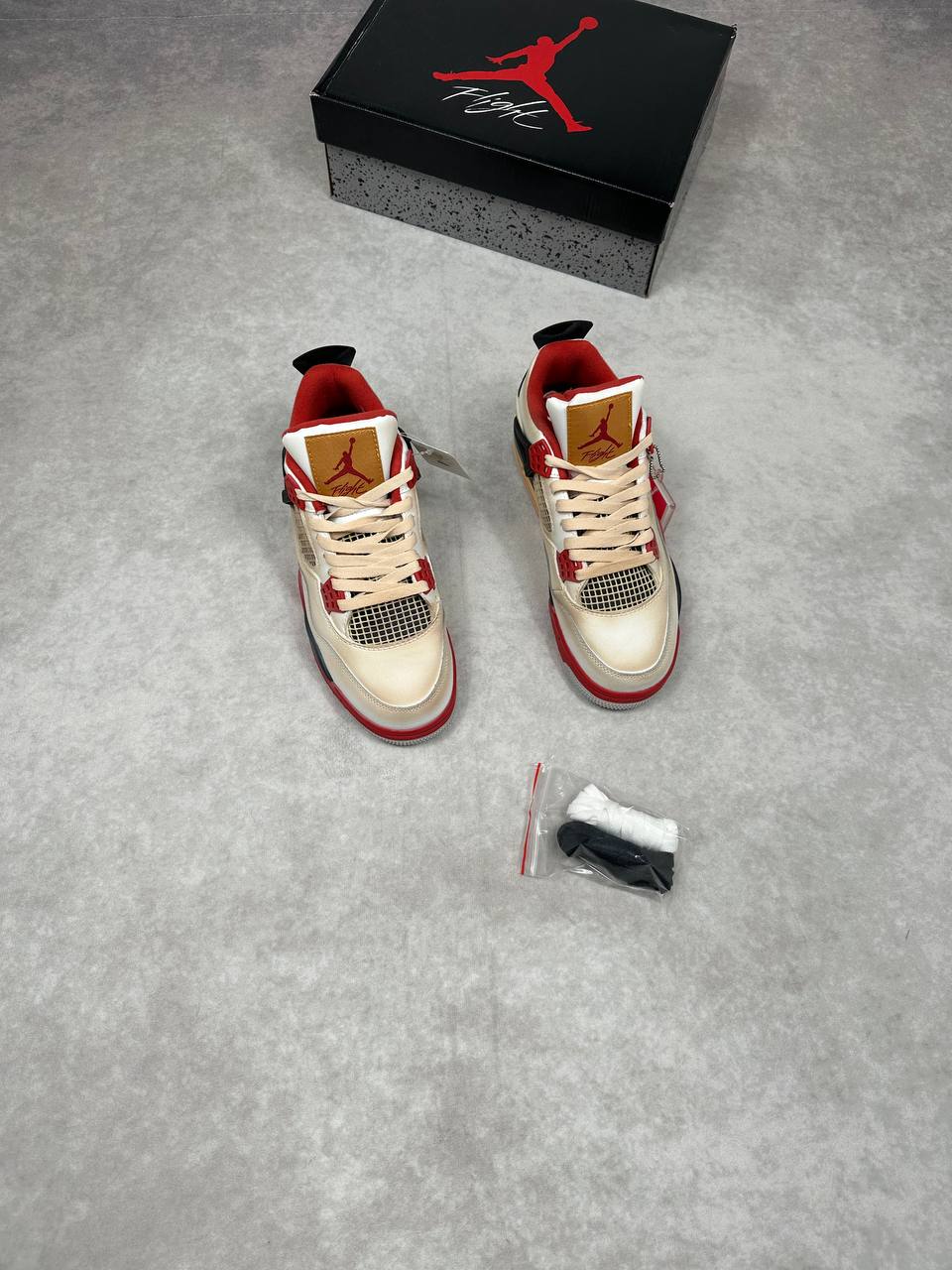 MENS NIKI JORDAN 4 COME WITH BOX ETC am1511