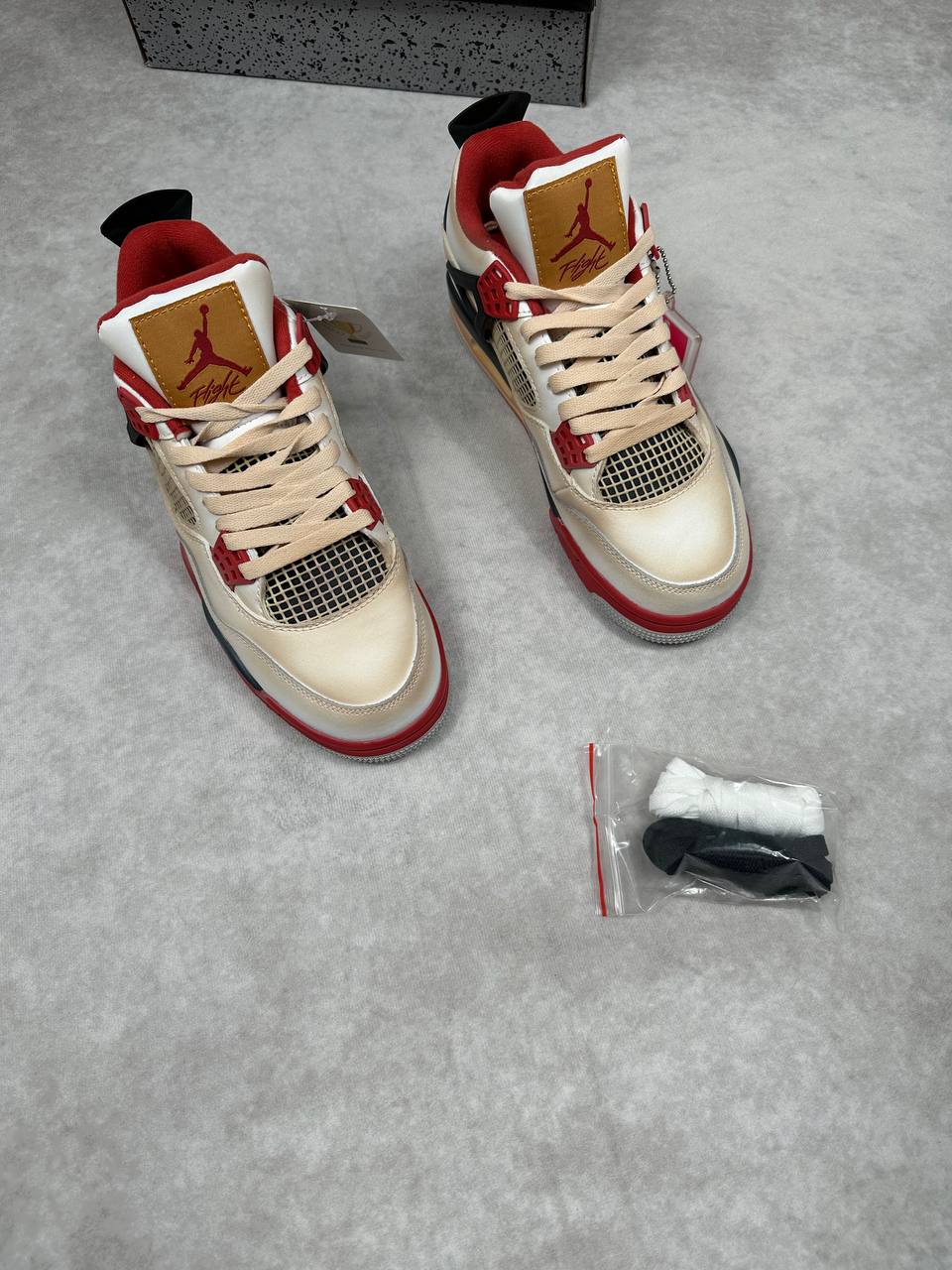 MENS NIKI JORDAN 4 COME WITH BOX ETC am1511